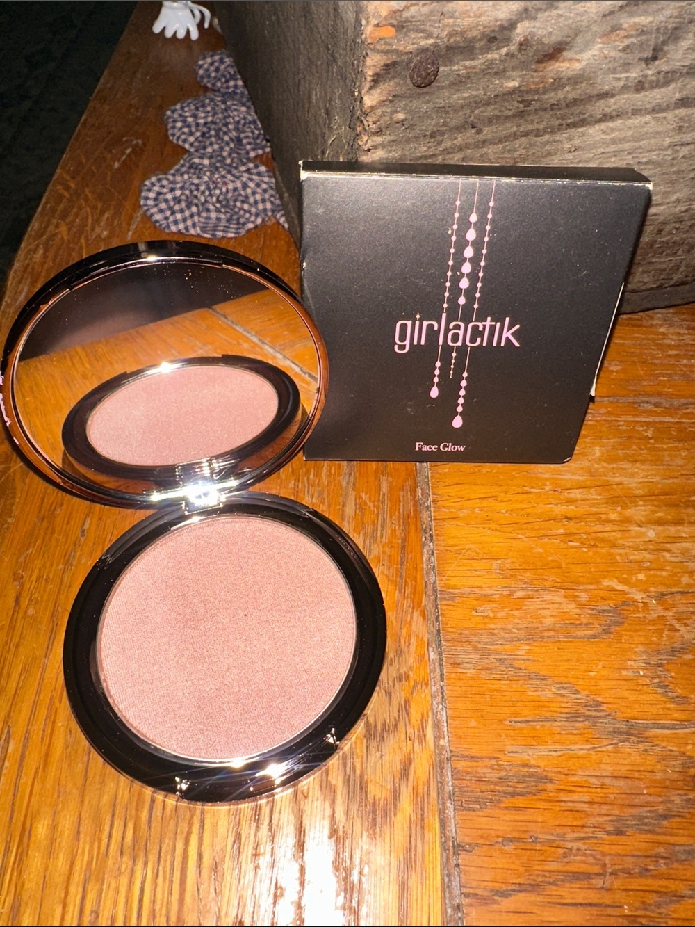 Pink Face Glow Compact - Radiant Pink Highlight
